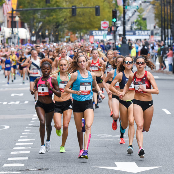 Huddle wins 2019 Boston 10K for Women | Boston 10K Presented by REI